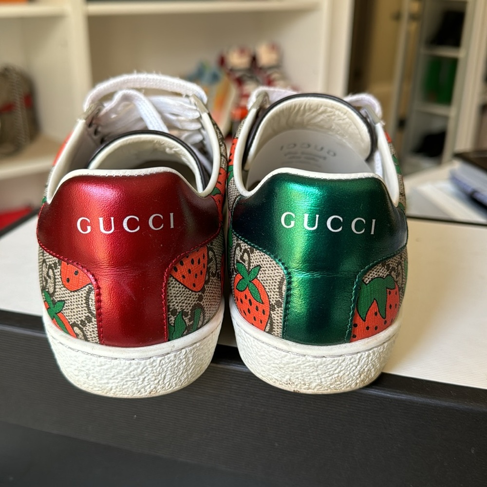 Gucci GG Supreme Monogram Canvas Logo Strawberries Print Ace Sneakers - Picture 2 of 7